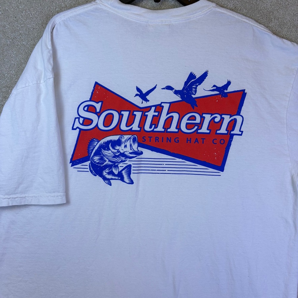 Comfort Colors Southern String Hat Co T-Shirt Mens 2XL White Bass Fish Duck Logo